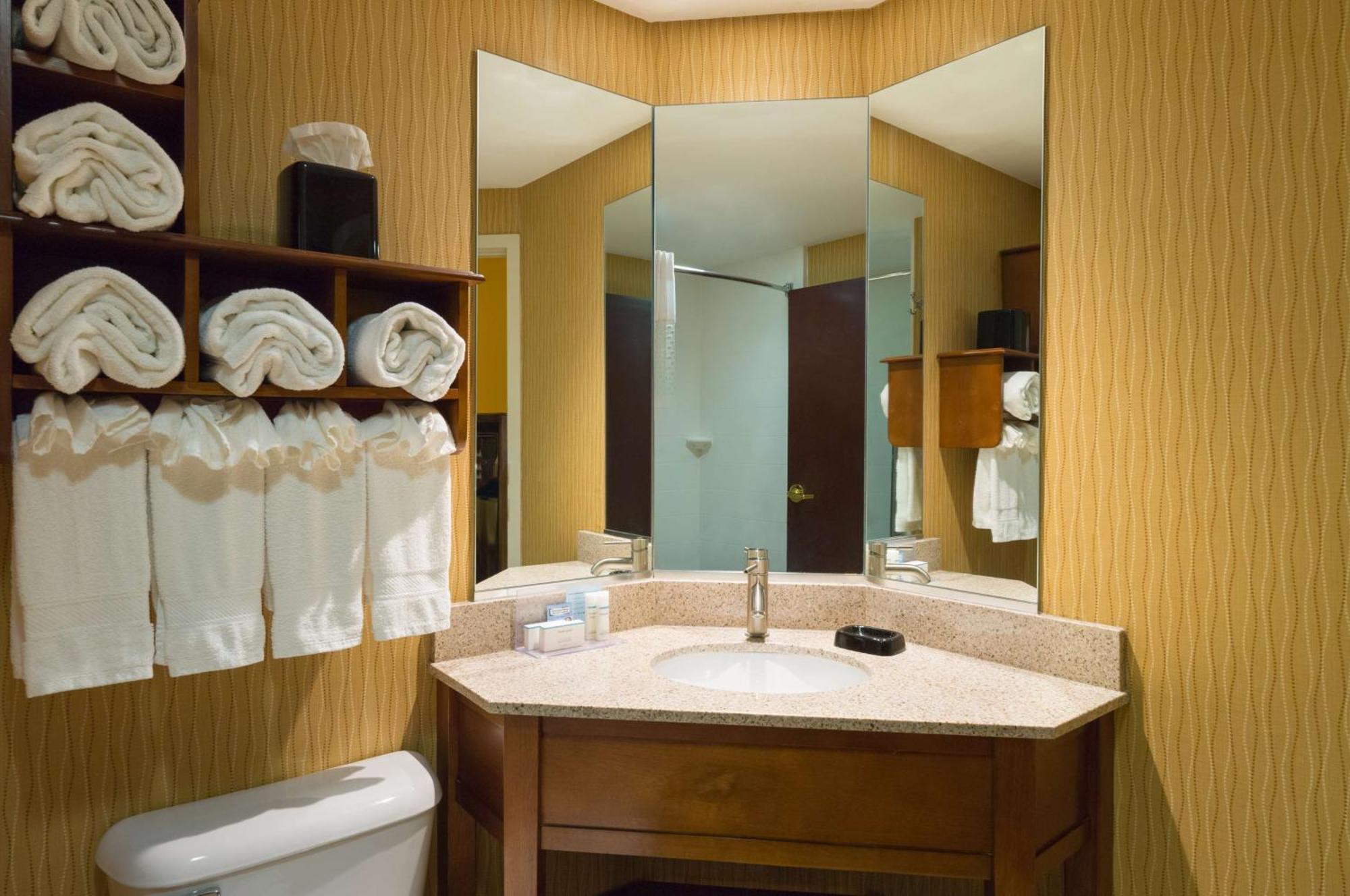 Larkspur Landing Carlisle Hotel Екстериор снимка