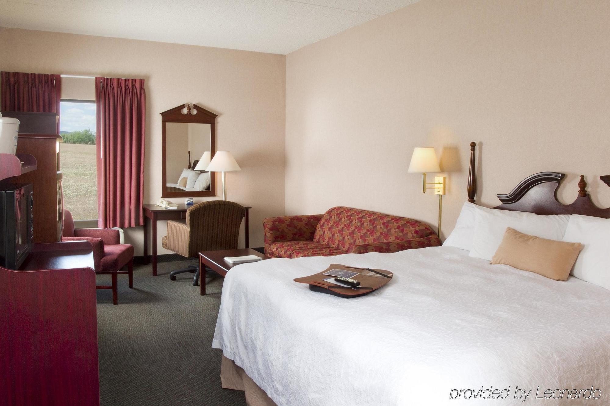 Larkspur Landing Carlisle Hotel Екстериор снимка