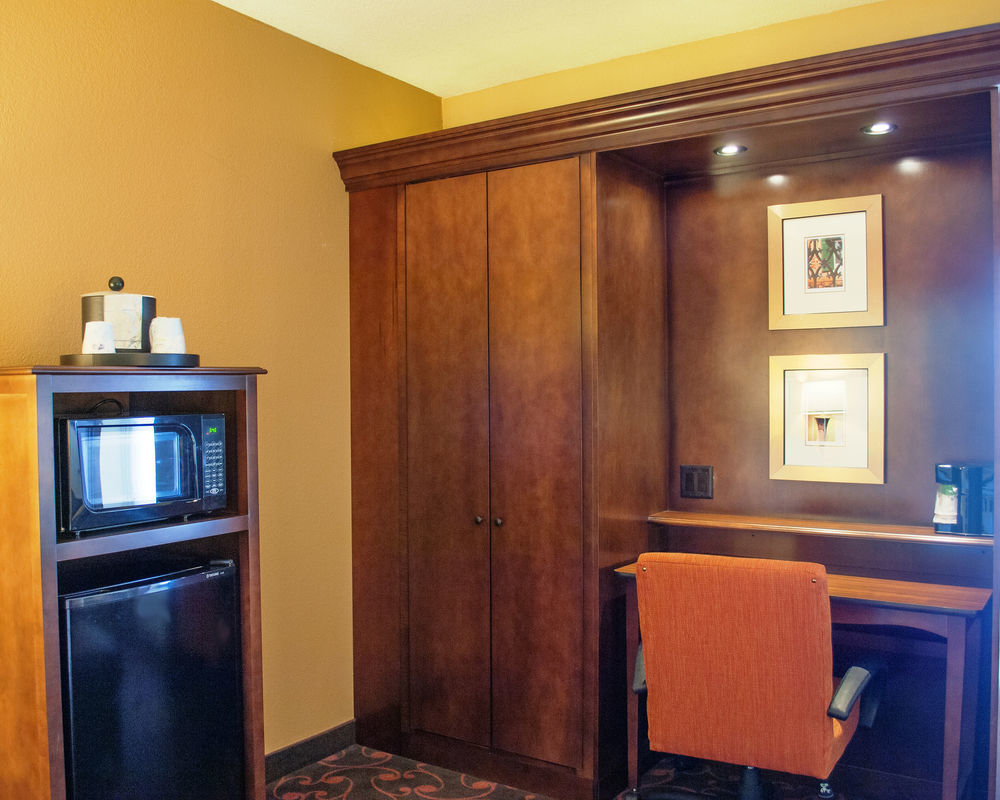 Larkspur Landing Carlisle Hotel Екстериор снимка